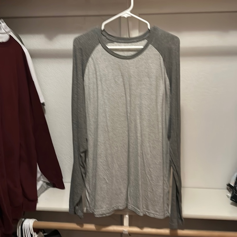 Old Navy Men's Long-sleeve T-Shirt. Gray, Size XL